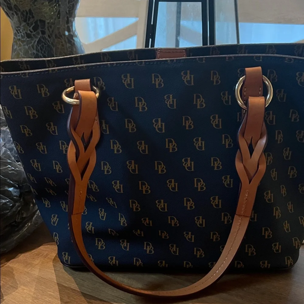 Dooney & Bourke Black and Tan Signature Tote - Picture 4 of 4